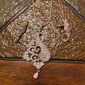 New Silver Fashion Jewelry Set - Necklace and Earrings